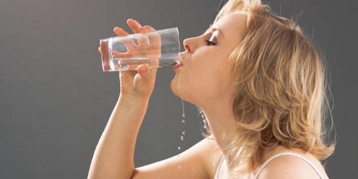 Tiểu đường ở nữ thường có biểu hiện khát nước, đi vệ sinh liên tục